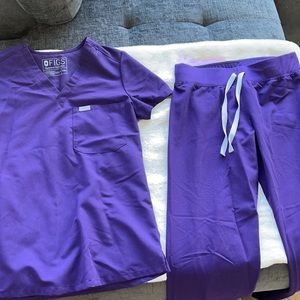 FIGS SCRUB SET IN PURPLE, TOP XXS, BOTTOMS XS